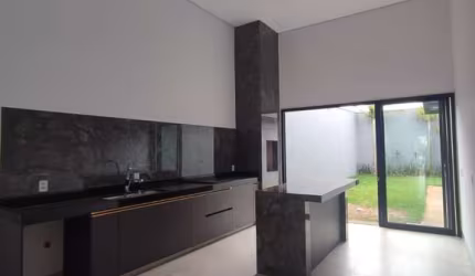 Casa à venda em Uberlândia-MG: 3 quartos, suíte, 2 salas, 3 banheiros, 2 vagas de garagem no Quinta Alto Umuarama. Acabamento premium!