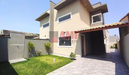 Casa com Mezanino à 600 metros da Praia de Itanhaém