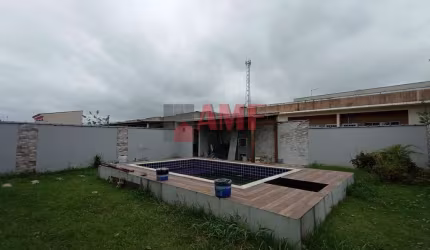 Casa com Piscina na Praia de Itanhaém!