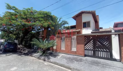 Casa com Mezanino à 250 metros da Praia de Itanhaém