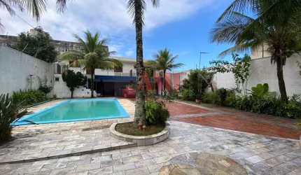 Casa à venda no bairro Centro - Itanhaém/SP