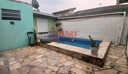 Casa com Piscina a 60 metros do mar no Solemar