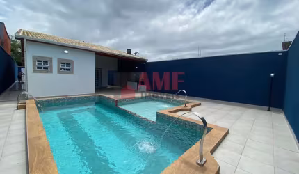 Casa Nova com 02 Piscinas a 460 metros  do Mar