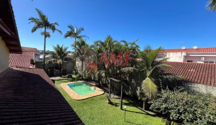 Casa com piscina a 600 metros do Mar na Vila São Paulo