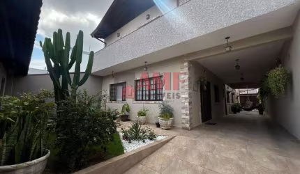 Casa à venda no bairro Centro - Peruíbe/SP