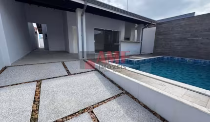 Casa Térrea dos seus sonhos a poucos metros da praia - Peruíbe