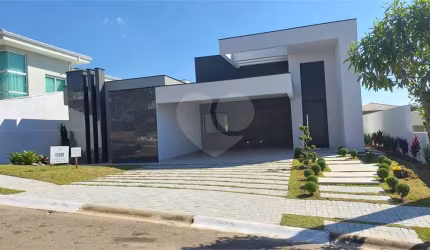 Condomínio com 3 quartos à venda em Condomínio Residencial Shamballa Iii - SP