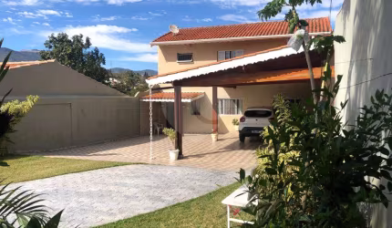 Casa com 3 quartos à venda em Jardim Do Lago - SP