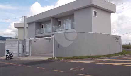 Sobrado com 4 quartos à venda em Jardim Jaraguá - SP