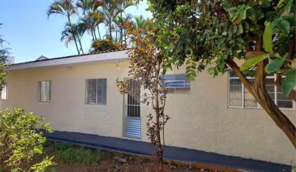 Casa com 2 quartos para locação em Alvinópolis - SP