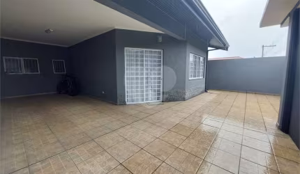 Casa com 3 quartos à venda em Centro - SP