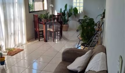 Casa térrea com 3 quartos à venda em Centro - SP