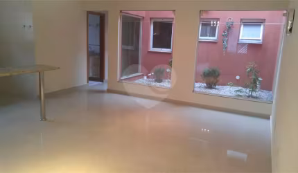 Casa com 3 quartos à venda em Vila Invernada - SP