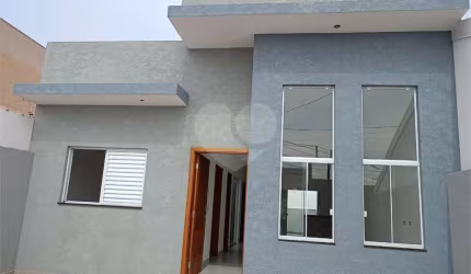 Casa térrea com 3 quartos à venda em Nova Cerejeira - SP
