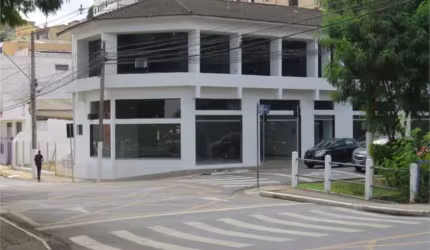 Prédio inteiro para locação em Jardim Brasil - SP