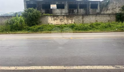 Galpão à venda ou para locação em Centro - SP