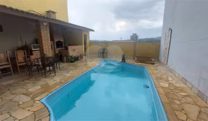 Casa com 4 quartos à venda ou para locação em Atibaia Jardim - SP