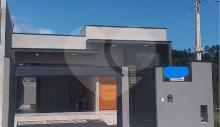 Casa térrea com 3 quartos à venda em Centro - SP
