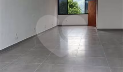 Salão Comercial para locação em Jardim Maristela - SP