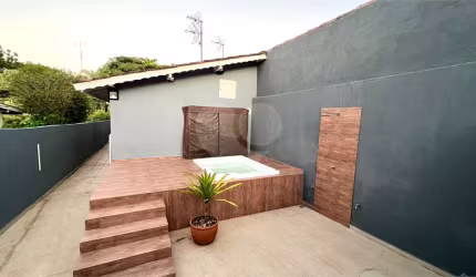 Casa com 3 quartos à venda ou para locação em Atibaia Jardim - SP