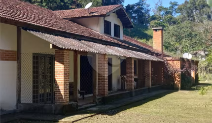 Sítio com 8 quartos à venda em Centro - SP