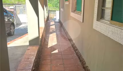 Casa com 6 quartos para locação em Centro - SP