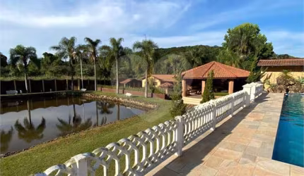 Chácara com 4 quartos à venda em Vitória Régia - SP