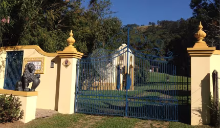 Sítio com 4 quartos à venda em Centro - SP