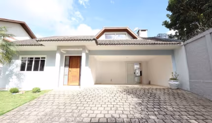 Casa em condominio em SANTA FELICIDADE com 208,39 m²