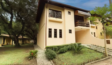 Sobrado em SANTA FELICIDADE com 106,44m²
