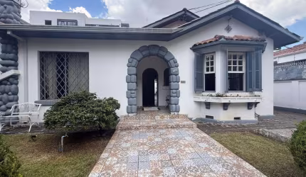 Casa comercial no CENTRO com 200 m²