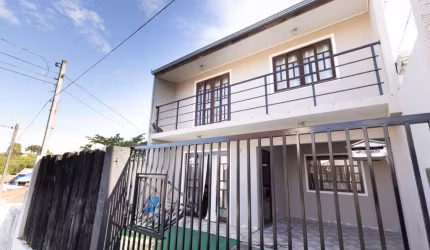 Sobrado em ALMIRANTE TAMANDARÉ com 157,85 m²