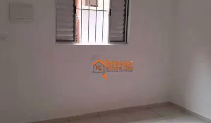 Casa com 1 dormitório para alugar por R$ 950/mês - Jardim Munhoz - Guarulhos/SP