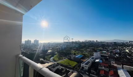 Apartamento com 03 quartos sendo 01 suíte localizado em Barreiros - São José - SC.