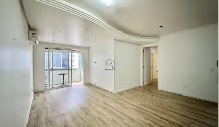 Apartamento com 03 quartos sendo 01 suíte 02 BWC localizado em Barreiros, São José - SC.