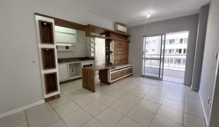 Apartamento com 02 quartos sendo 01 suíte 02 BWC localizado em Barreiros, São José - SC.