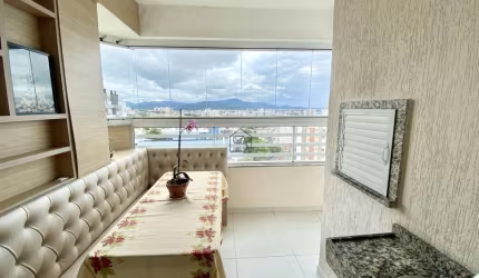 Apartamento com 02 quartos sendo 01 suíte 02 BWC localizado em Barreiros, São José - SC.