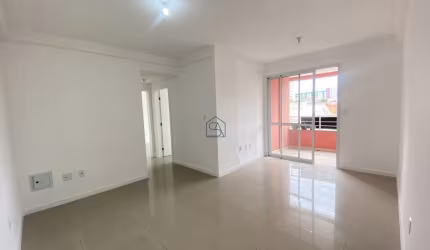 Apartamento com 02 quartos sendo 01 suíte 02 BWC localizado em Barreiros, São José - SC.