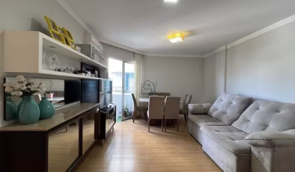 Apartamento com 03 quartos sendo 01 suíte 02 BWC localizado em Barreiros, São José - SC.