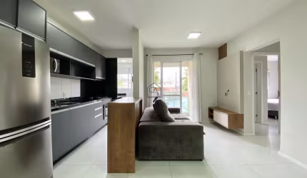 Apartamento com 02 quartos sendo 01 suíte 02 BWC localizado no Centro, São José - SC.