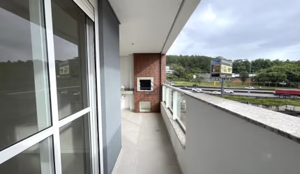 Apartamento com 03 quartos sendo 01 suíte e 03 BWC localizado na Praia Comprida, São José - SC.