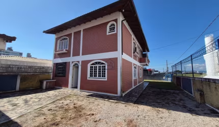 Bela Casa com 04 quartos sendo 01 suíte e 04 BWC localizada no Jardim Cidade de Florianópolis, São José - SC.