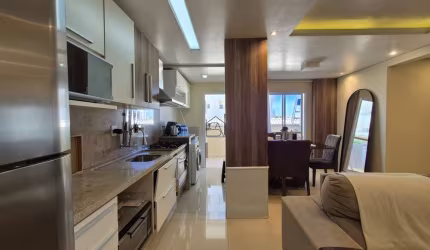 Apartamento com 03 quartos sendo 01 suíte e 02 BWC localizado em Barreiros, São José - SC.