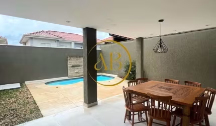 Linda casa em Condomínio fechado com total segurança e completo
