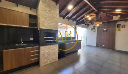 Linda casa totalmente reformada na Vila do Golf para venda