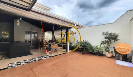 Linda casa num condomínio super valorizado