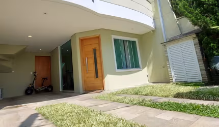 SOBRADO 3 SUÍTES ALTO PADRÃO ÁGUA VERDE