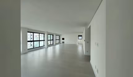 Cobertura Horizontal à venda, centro de Balneário Camboriú