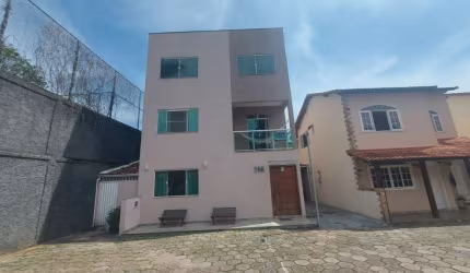 Ampla casa de quatro quartos em condomínio fechado no bairro São Pedro