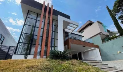 Casa de 4 quartos sendo 3 suites no Spinaville